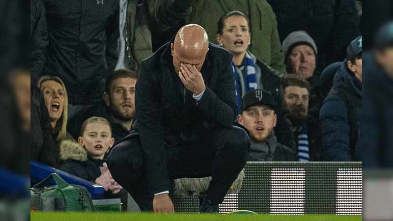 Arne Slot Semakin Terhimpit Persoalan Rumit di Liverpool