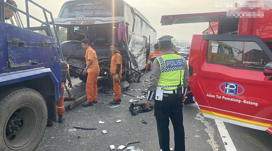 Tabrakan Maut BR-V vs Bus di Tol Pemalang-Batang, Penumpang Meninggal