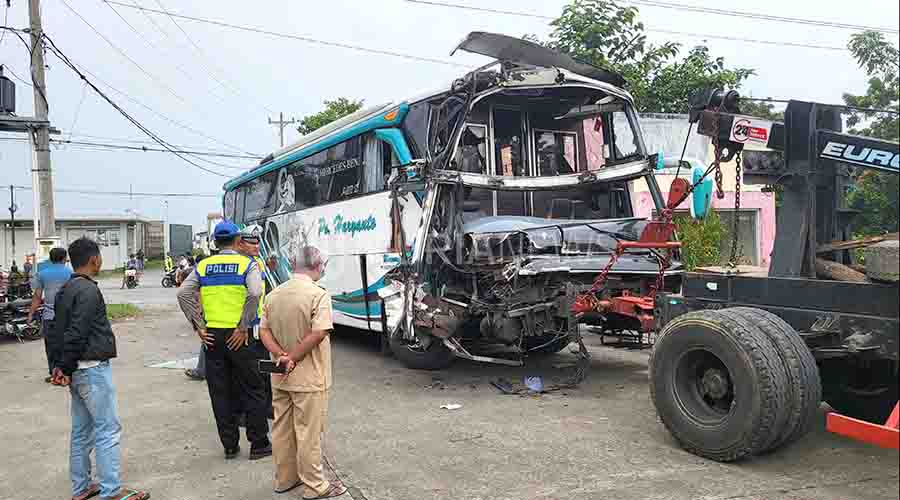 Kecelakaan Karambol di Kudus: Bus Haryanto Hantam Truk Tangki
