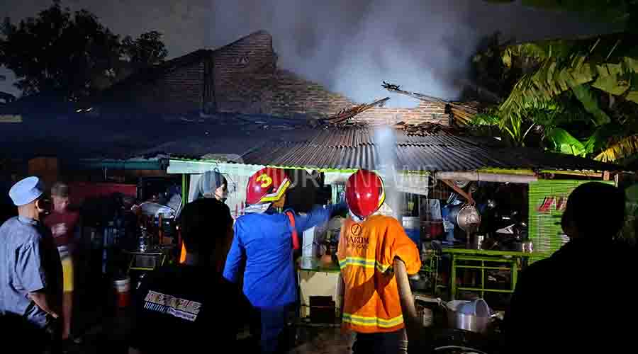 Diduga Korsleting, Rumah Penjual Nasi Goreng di Kudus Kebakaran