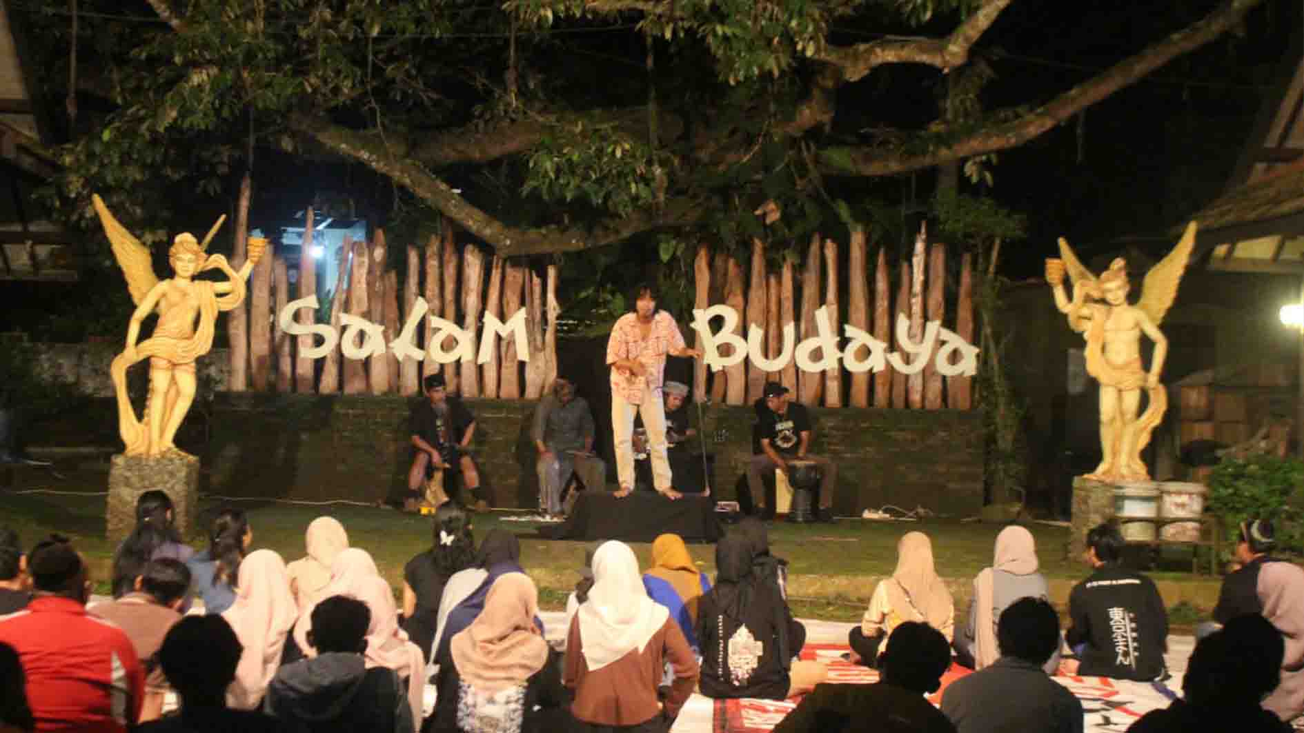 Gandrung Sastra Sukses Pentaskan Monolog Jabrik di Kudus