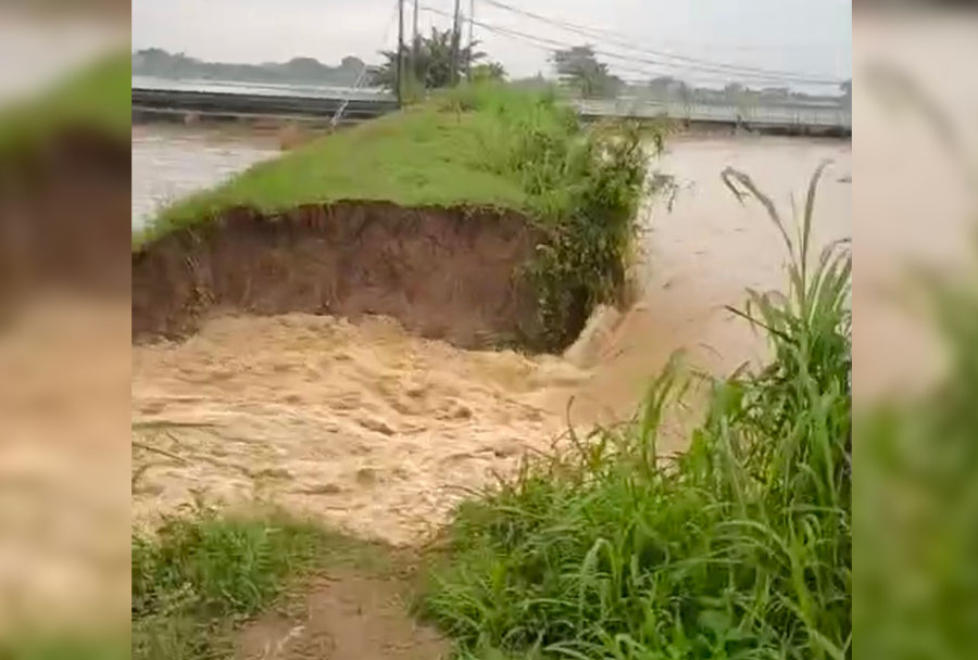 Tanggul Kali Buangan di Rowosari Grobogan Jebol Pagi Ini
