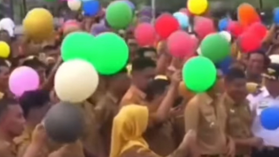 Viral Bupati Batanghari Ngamuk dan Tahan SK Gegara Balon, Ini Faktanya