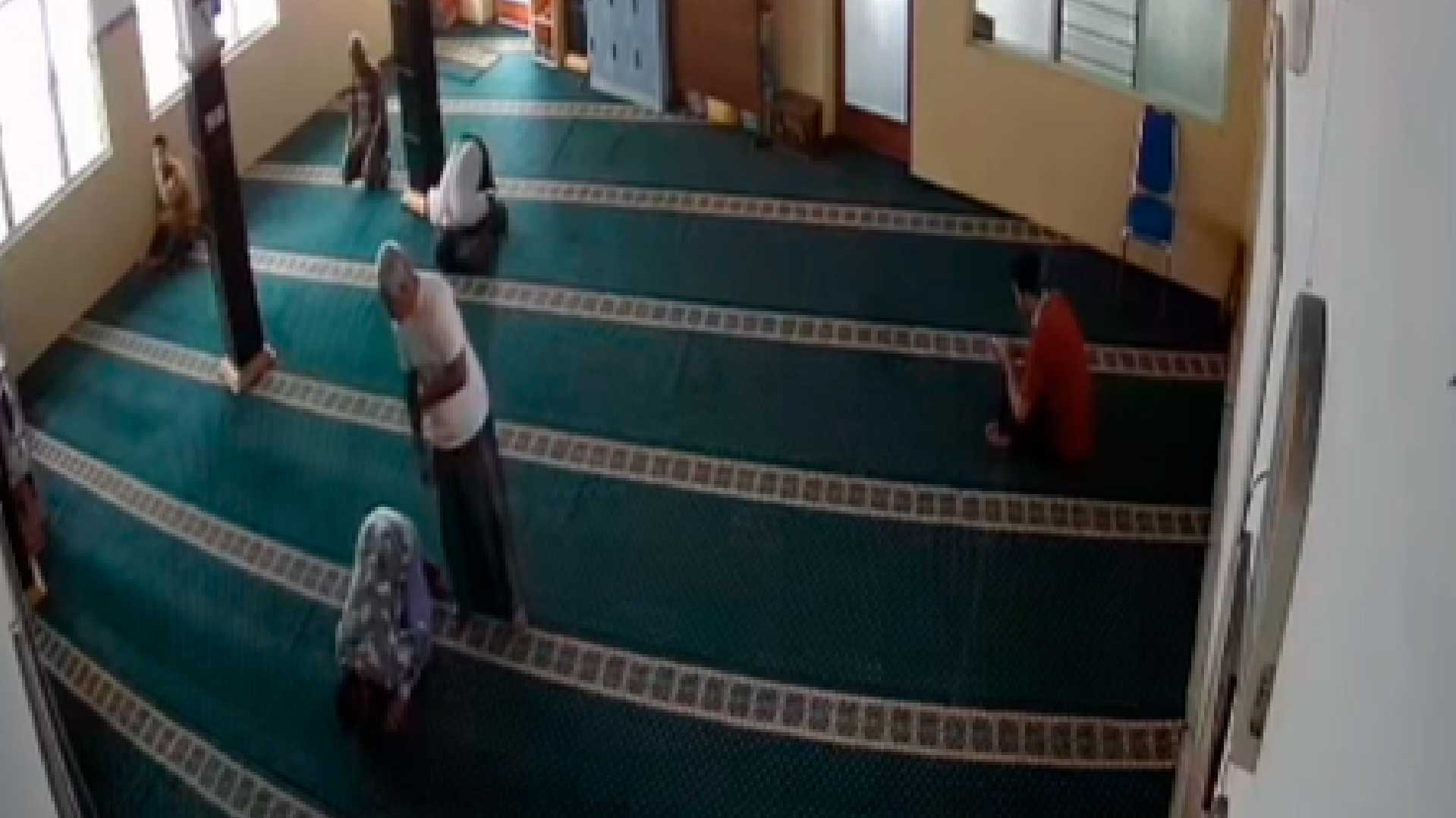 Viral! Jemaah di Klaten Meninggal Dunia saat Sujud Salat di Majid