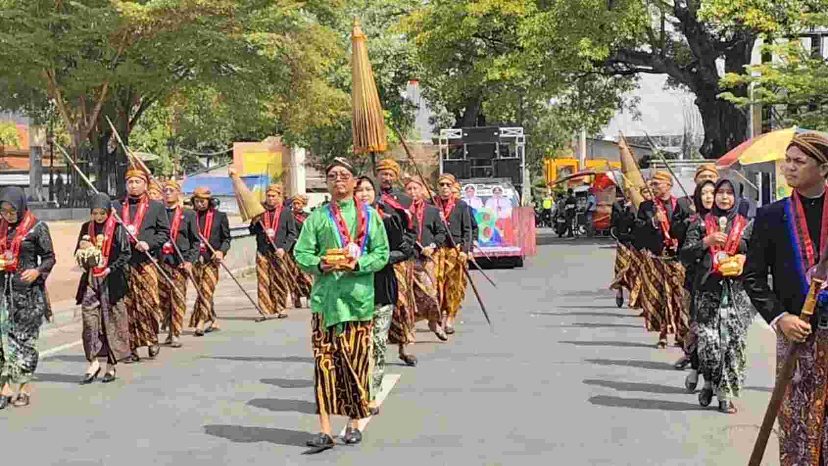 Peringatan Hari Jadi Kabupaten Rembang ke-284 Diwarnai Kirab Pusaka