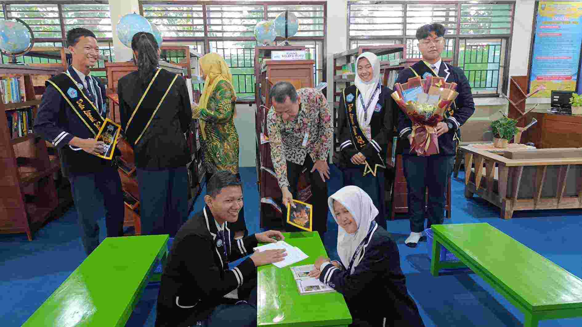 Biar Siswa Nyaman, Ini Fasilitas Perpustakaan Vidhya Tama SMPN 2 Kudus