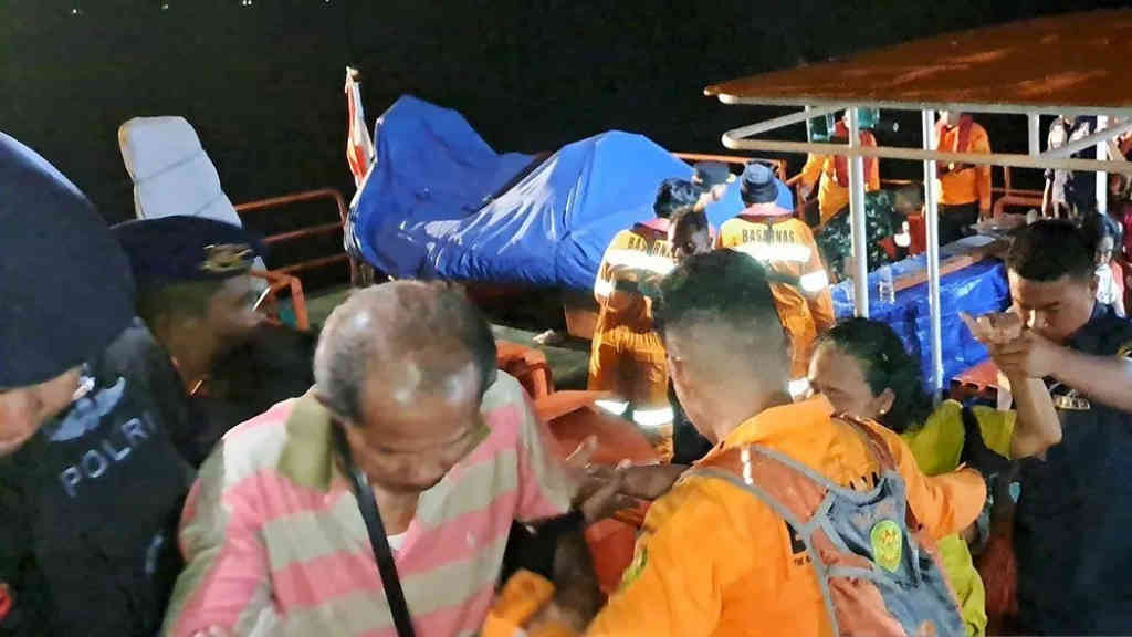 Kebakaran KM Barcelona: Seluruh Penumpang Ditemukan, 3 Orang Meninggal