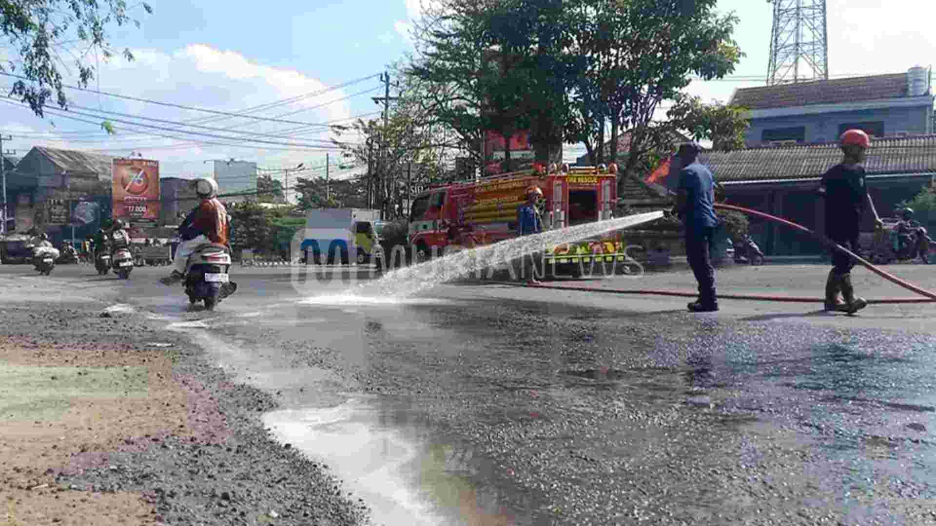 Lagi, Ada Tumpahan Solar di Bundaran Getasrejo Grobogan