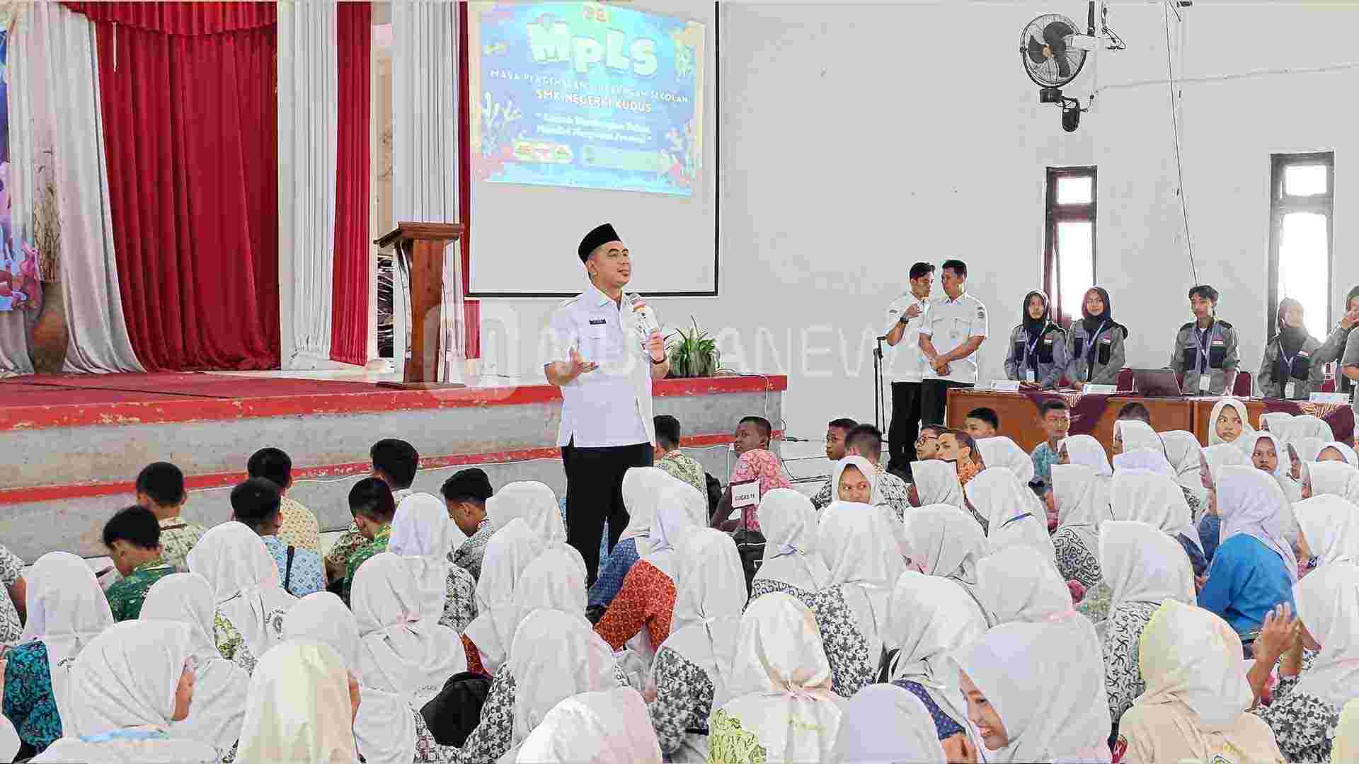 Taj Yasin Tinjau MPLS SMK Negeri 1 Kudus, Sediakan Layanan Speling