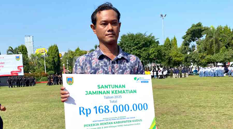 HUT RI, BPJS Ketenagakerjaan Kudus Serahkan Klaim Jaminan Kematian