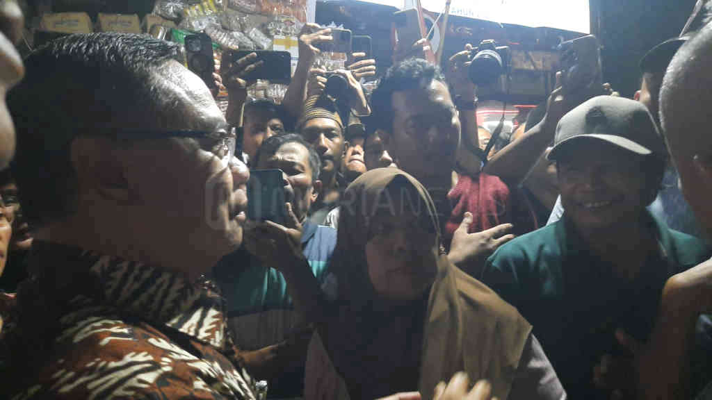 Bupati Pati Sudewo Datangi Posko Donasi Demo PBB, Warga: Lengserkan!