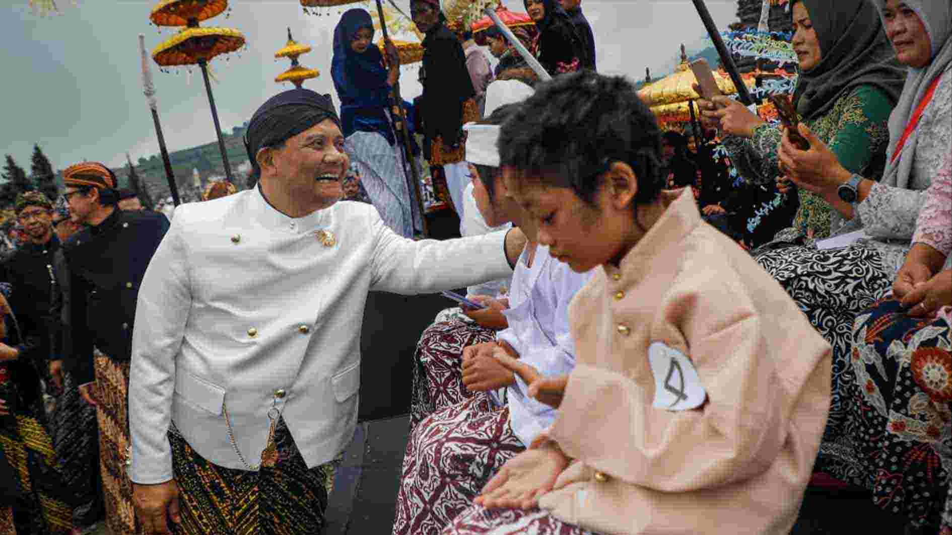 Tradisi Cukur Rambut Gimbal Jadi Daya Pikat Dieng Culture Festival
