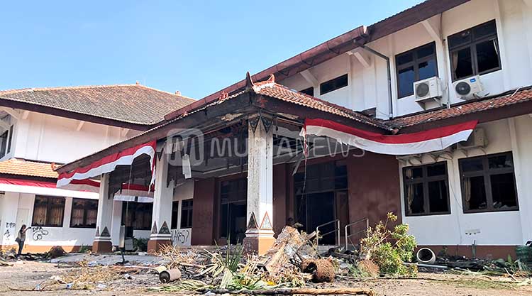 Kondisi Gedung DPRD Jepara Pascademo: Banyak Ruangan Hancur!