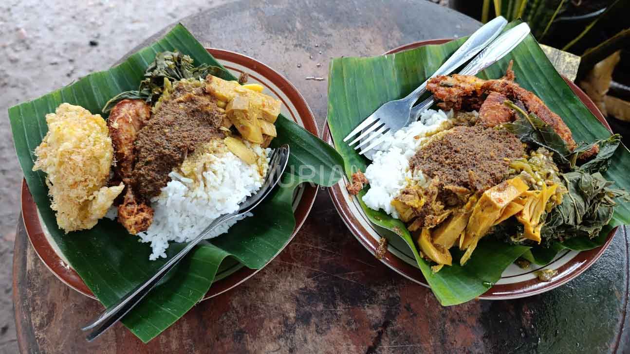 mencicipi-masakan-padang-kaki-lima-di-kudus-yang-rasanya-bintang-lima