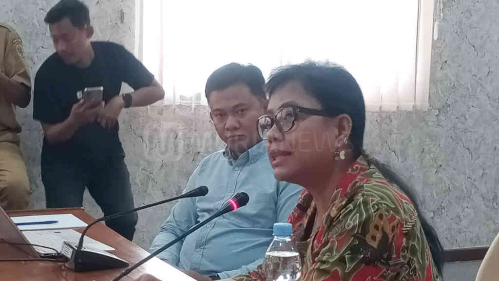 BEM Unissula Tantang Anggota DPR Debat, Bivitri: Berani Enggak Mereka?