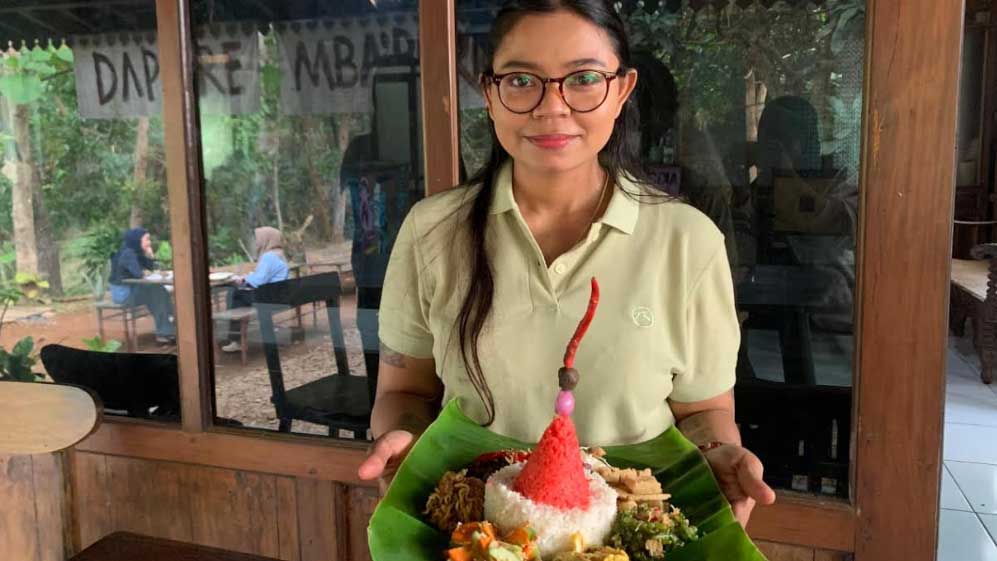 tumpeng-di-jepara-ini-unik-warnanya-merah-putih-begini-penampakannya