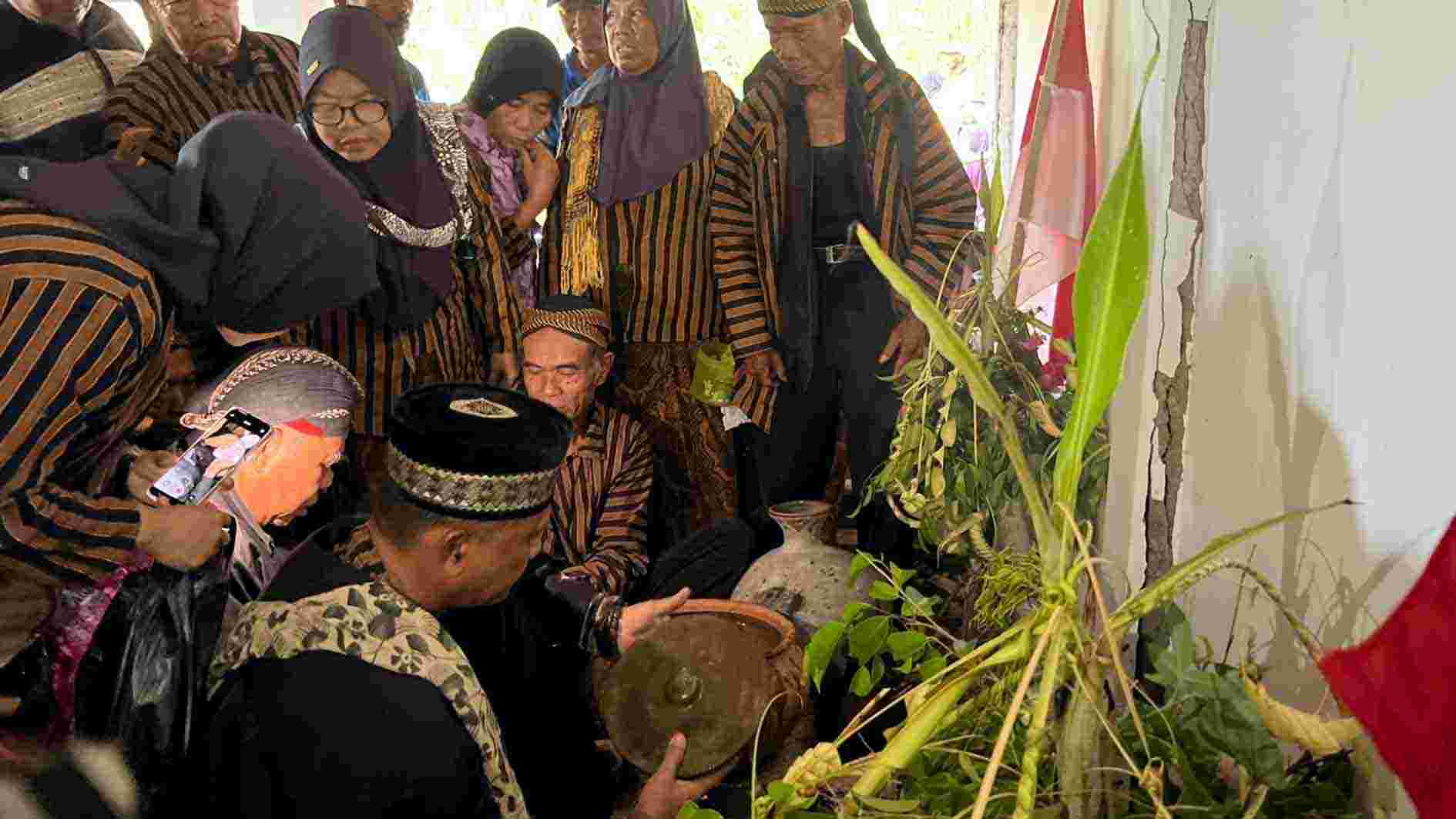  Ribuan Warga Ikuti Tradisi Bende Becak di Katekan Grobogan