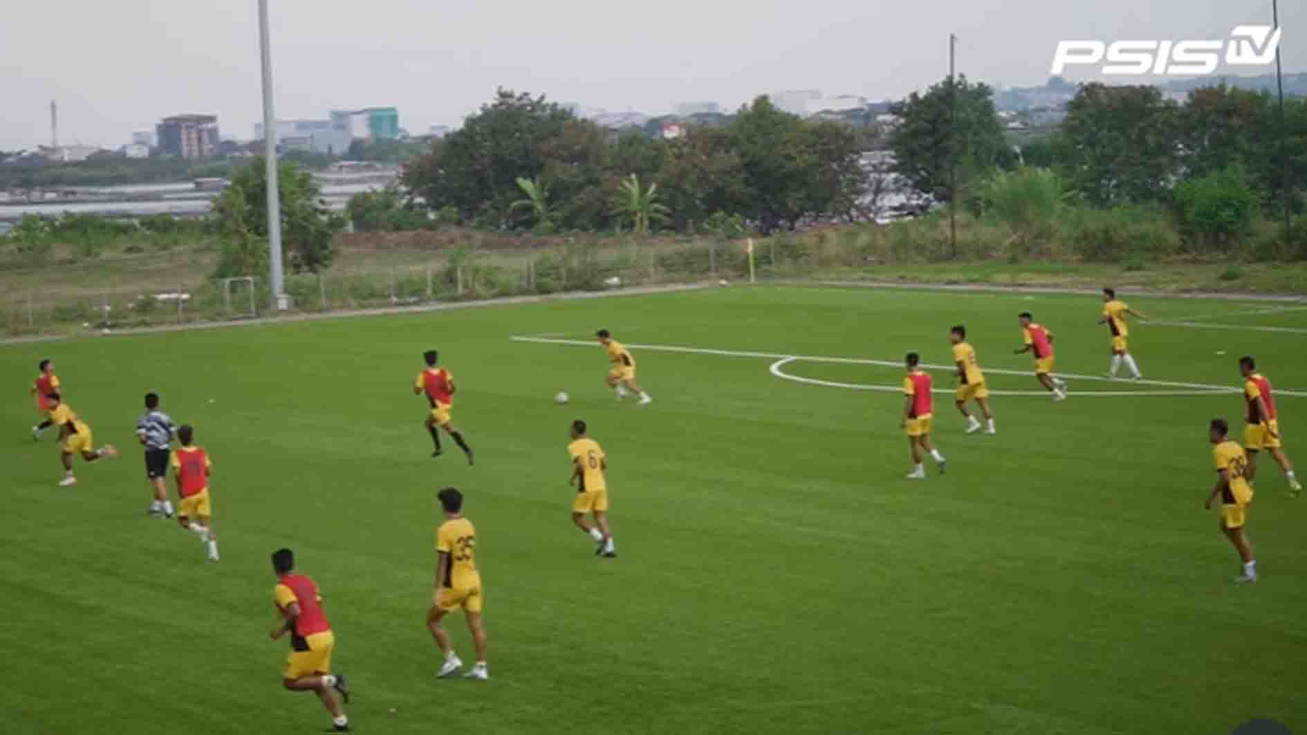 PSIS Semarang Matangkan Tim Lewat Game Internal