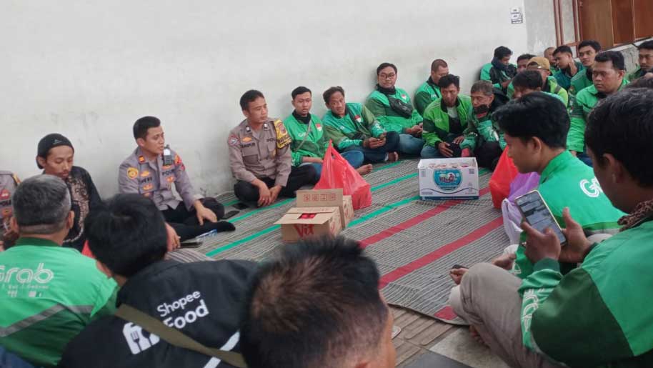 Affan Kurniawan Tewas Dilindas Rantis, Ojol Pati Gelar Doa Bersama