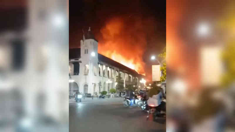 Kebakaran Lalap Gedung Bersejarah Kota Lama Semarang