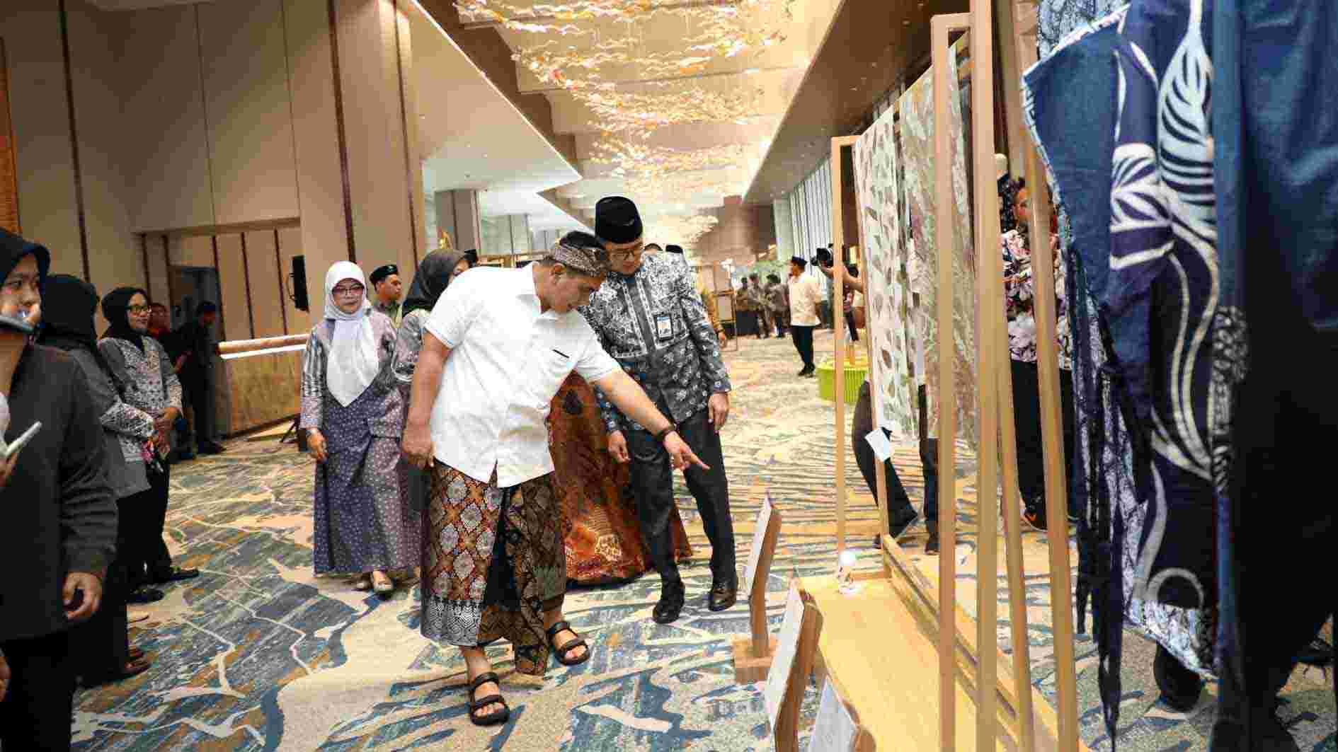 Wagub Taj Yasin Apresiasi Penyelenggaraan Festival Jateng Syariah 2025