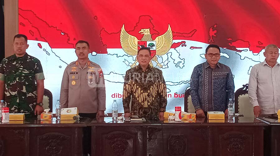 Warga Demo di KPK, Bupati Pati Sudewo Hindari Wartawan
