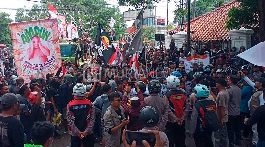 Sepuluh Poin Penting Hasil Demo Masyarakat Pati Bersatu di DPRD 