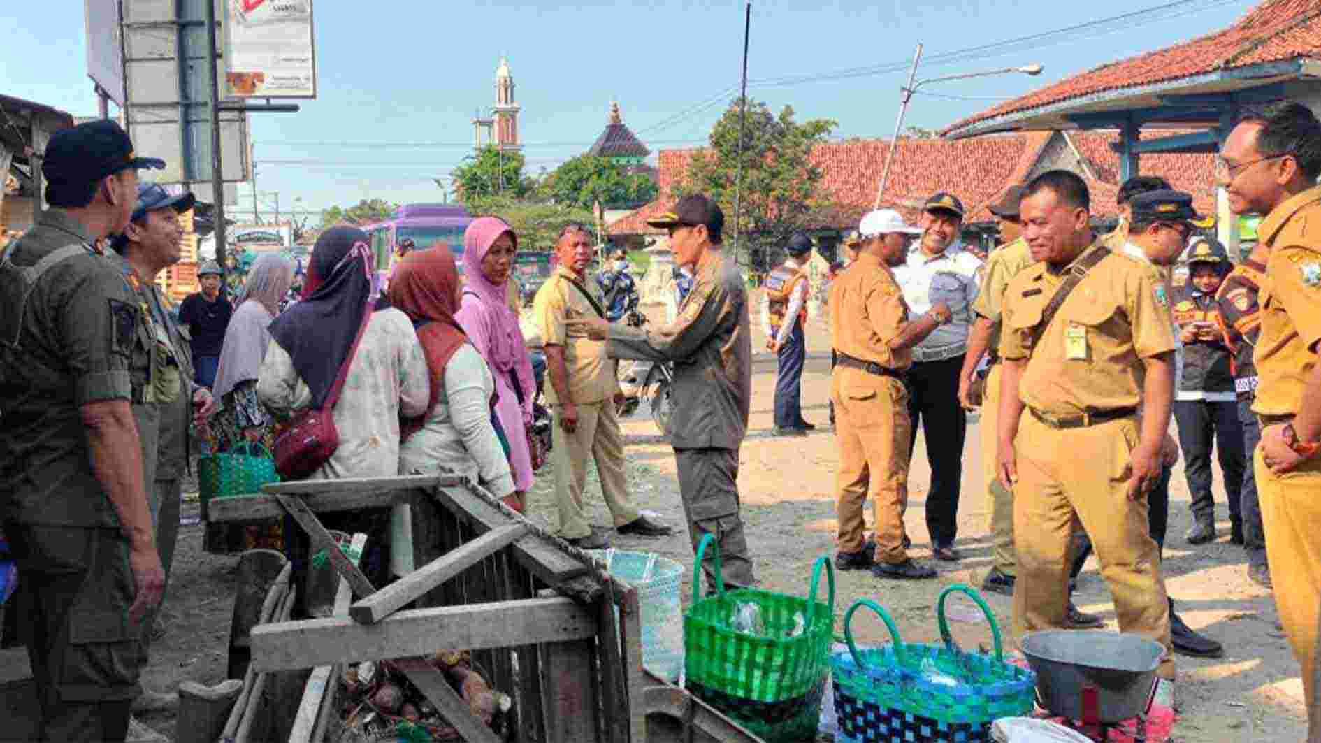 Pedagang di Bahu Jalan Pasar Lasem Rembang Ditertibkan, Ini Sebabnya