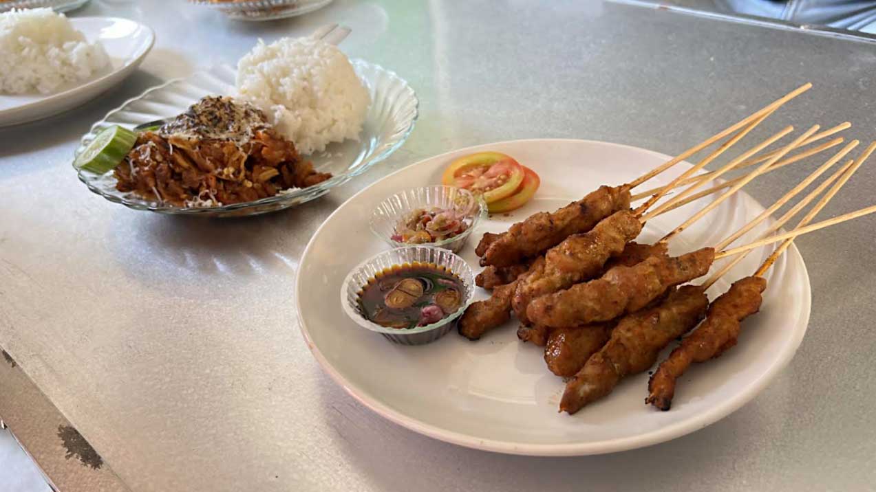 pecinta-kuliner-wajib-merapat-di-kudus-ada-sate-tuna-yang-sakjose