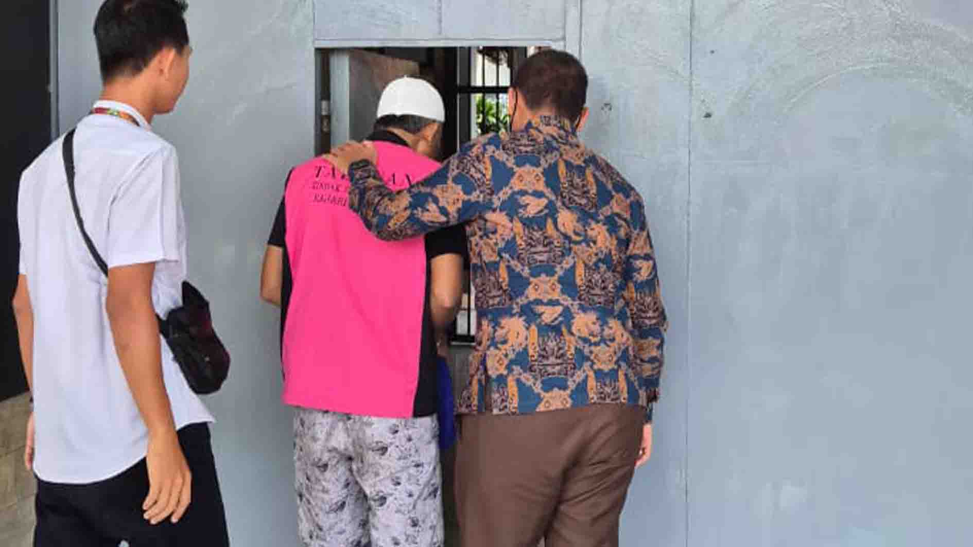 Diserahkan, Kades Kalirejo Kini Jadi Tahanan Kejari Grobogan