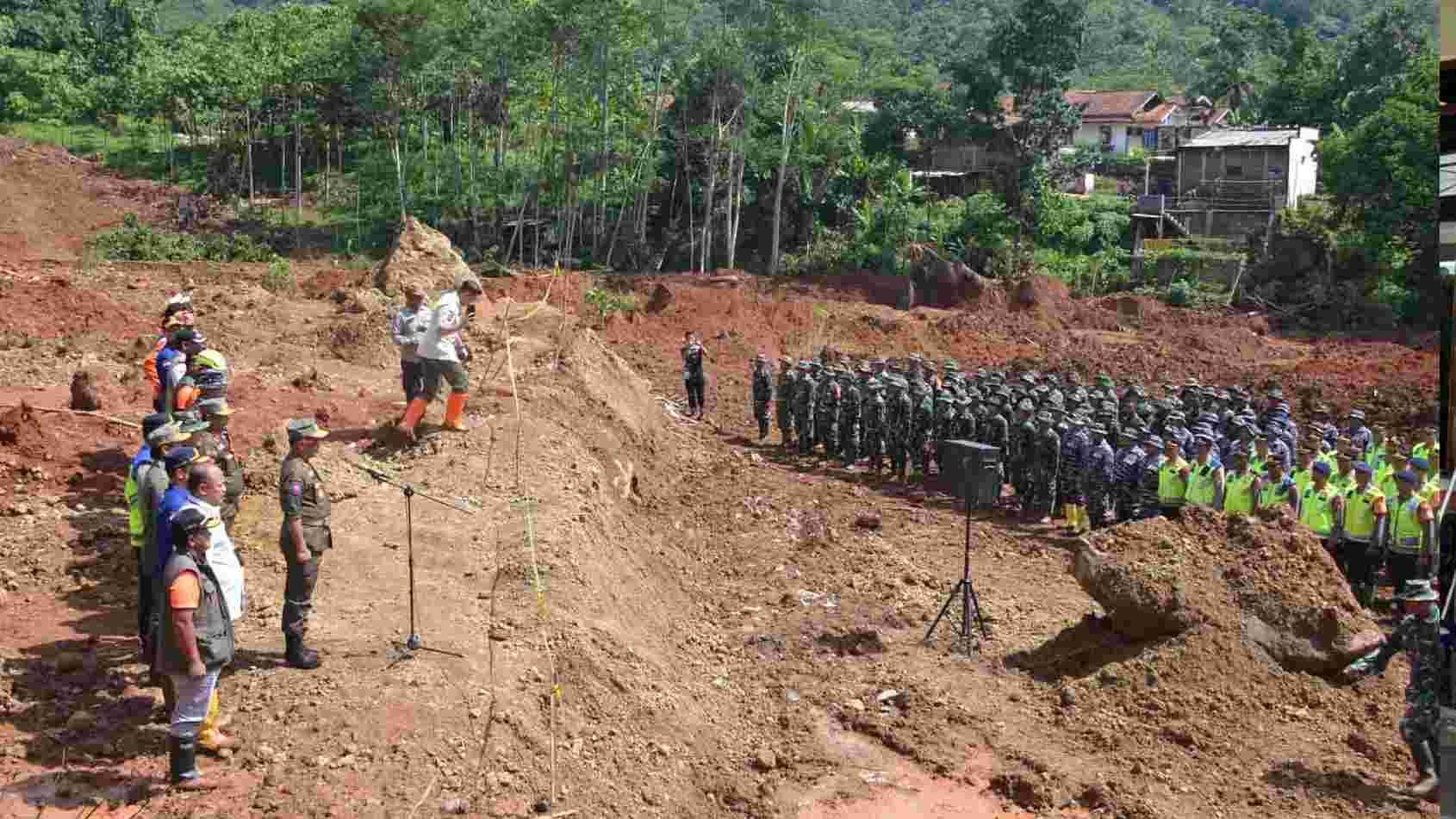 Tinjau Lokasi Longsor Cilacap, Mendagri Ingatkan Siaga Hujan Ekstrem