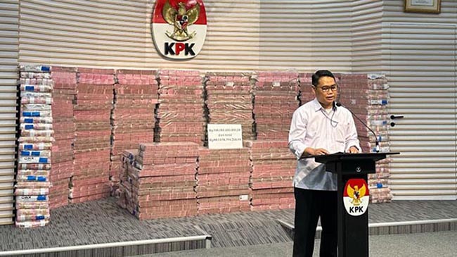 Pamerkan Rp 300 M Uang Rampasan Taspen, KPK: Pinjaman Bank