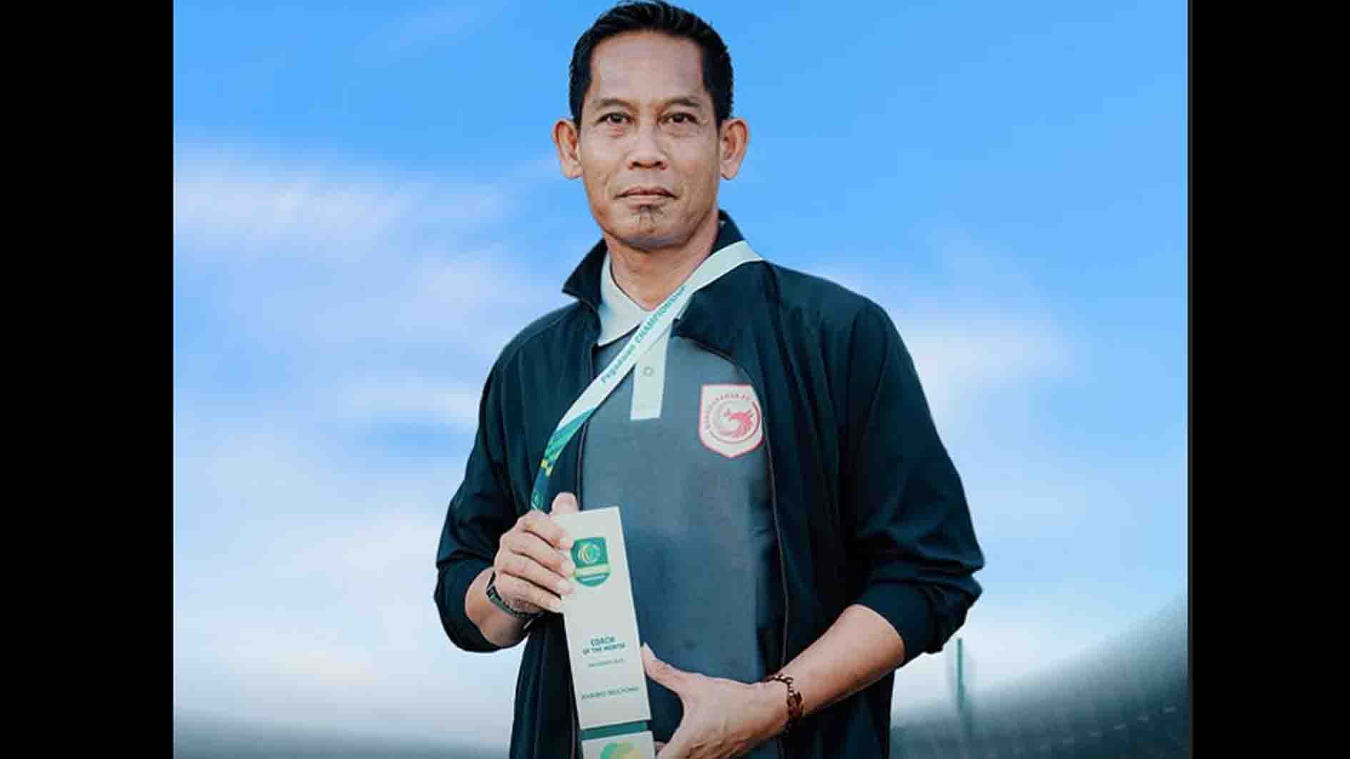 Doel Khamid Jadi Pelatih Terbaik Championship 2025/2026 Bulan Oktober