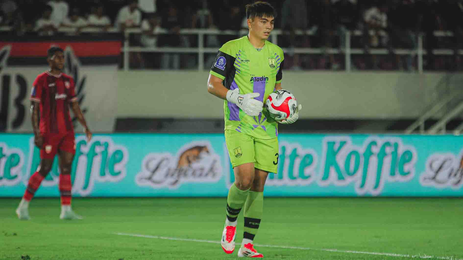 Kiper Persis Gianluca Pandeynuwu Cetak Rekor di Super League 2025/2026