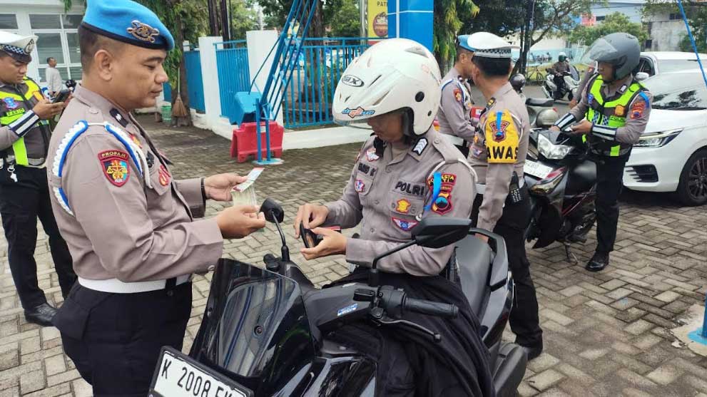Polisi ikut Dirazia di Operasi Zebra Candi Pati, Ada yang Kena Tilang?