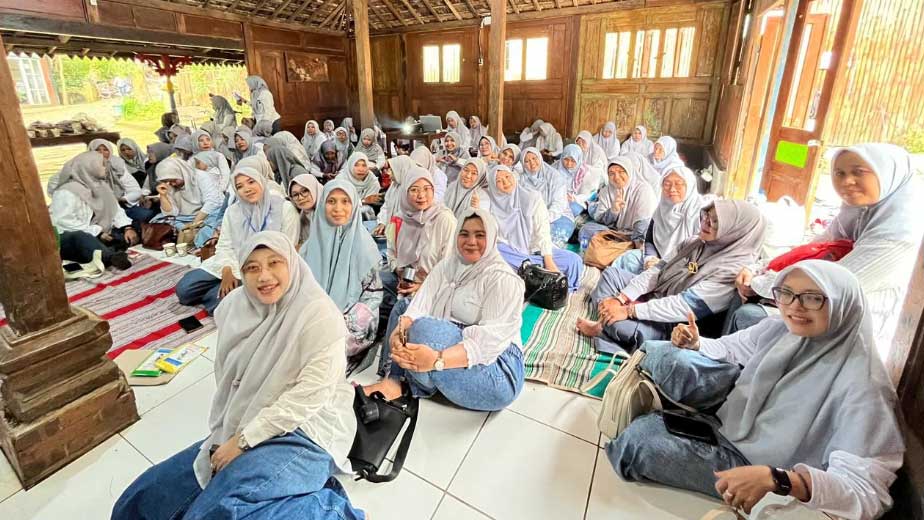 sholawat-silbanan-kado-manis-reuni-perak-alumni-banat-nu