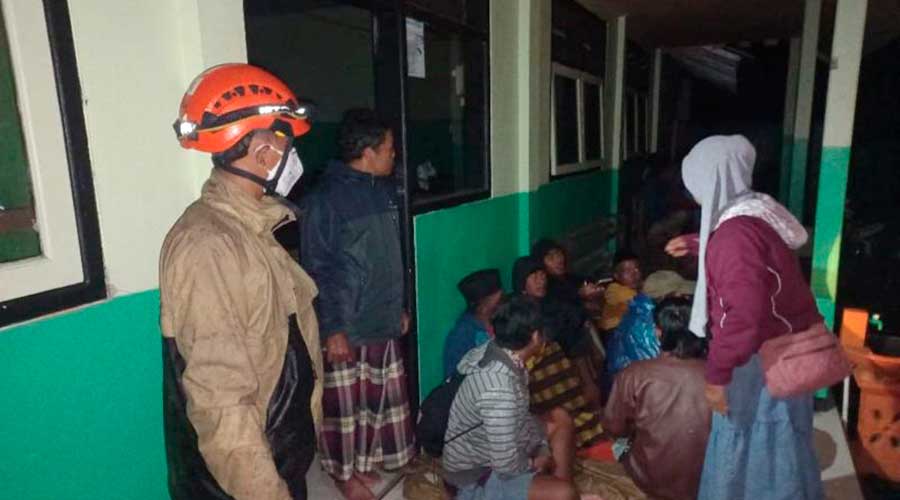 Gunung Semeru Erupsi, 300 Warga Dievakuasi