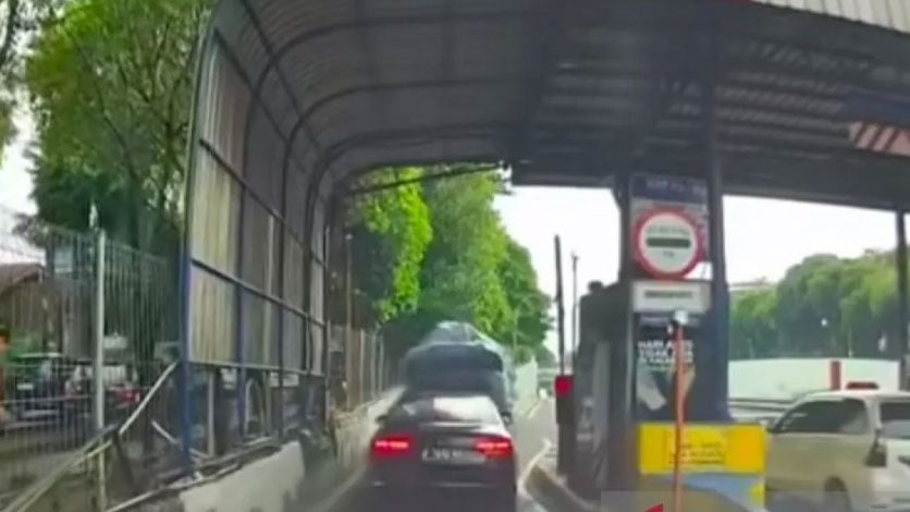 Viral Mobil Mewah Terobos Tol Simatupang, Ternyata Sopirnya…