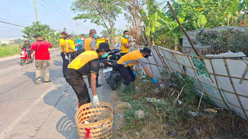 sempat-viral-sampah-di-jalan-semarang-purwodadi-grobogan-dibersihkan