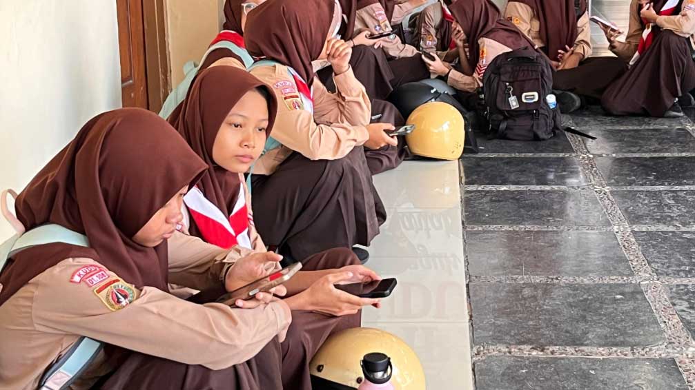 Perhatian, Penggunaan HP di Sekolah-Sekolah Kudus akan Dibatasi!