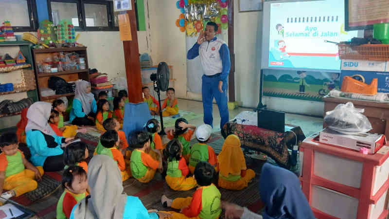 cara-mengenalkan-keselamatan-di-jalan-pada-anak-simak-poin-pentingnya