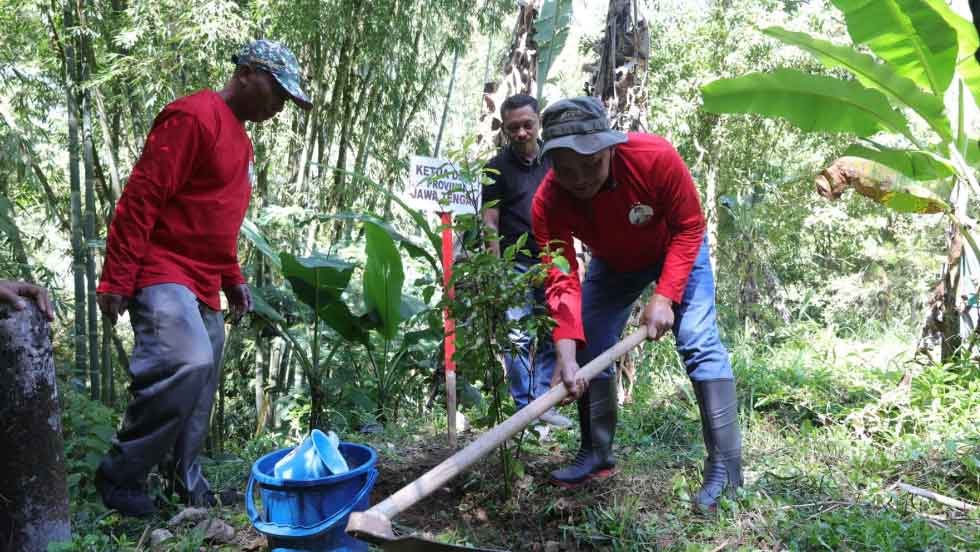 Ketua DPRD Jateng Ajak Warga Berjo Karanganyar Merawat Bumi