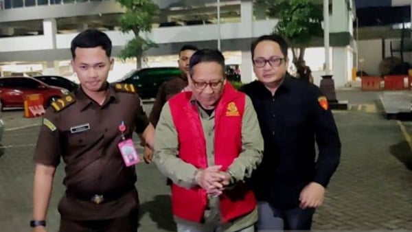 Jadi Tersangka, Eks Dirut Kebun Binatang Surabaya Langsung Ditahan