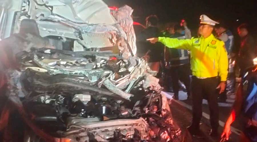 Laka Maut Hiace Tabrak Truk di Tol Pandaan-Malang, 3 Orang Meninggal