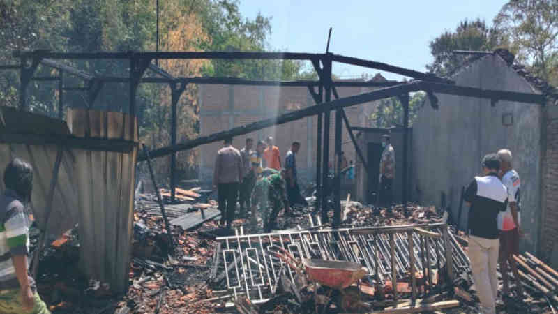 Kebakaran Melanda Rumah Warga Grobogan di Siang Bolong