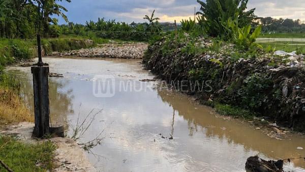 Bau Busuk Sungai Margoyoso Pati Dikeluhkan, Warga Lapor ke KLH