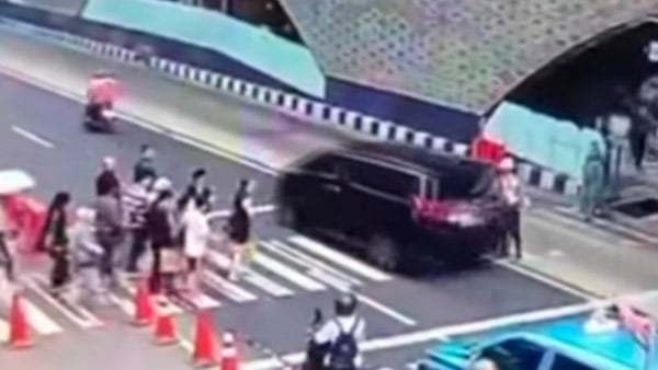 Viral Alphard Terobos Lampu Merah di Bundaran HI, Cekcok dengan Satpam